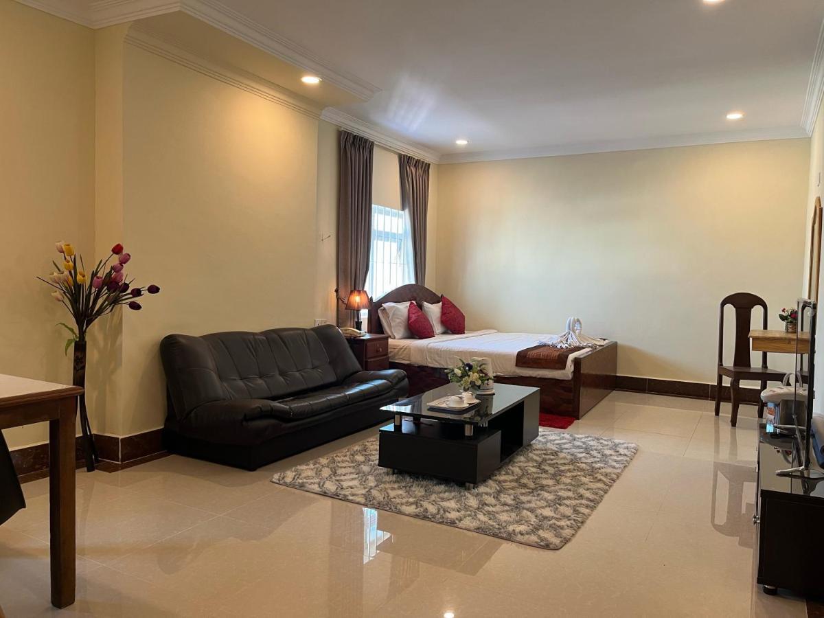 Queenwood Hotel Phnom Penh Dış mekan fotoğraf